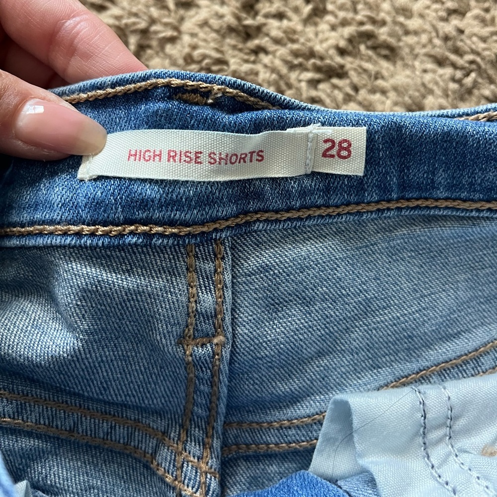 Levi’s High Rise Shorts - Picture 7 of 8